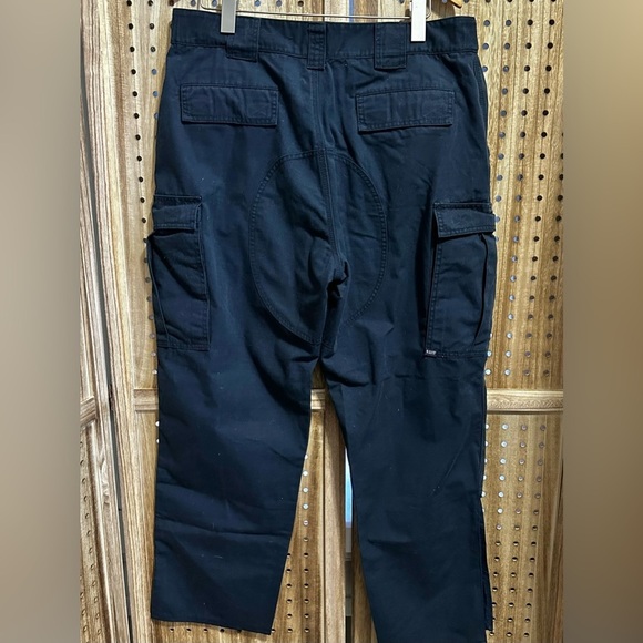 EUC Navy 5.11 Tactical Series Cargo Pants Large 35 1/2 - 39 Adjustable Waist - Picture 5 of 9